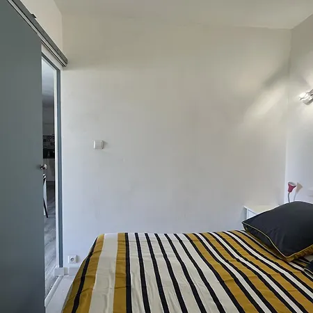 T3 Climatise, Terrasse, Parking, Proche Et Commerces - Fr-1-799-24 Apartment