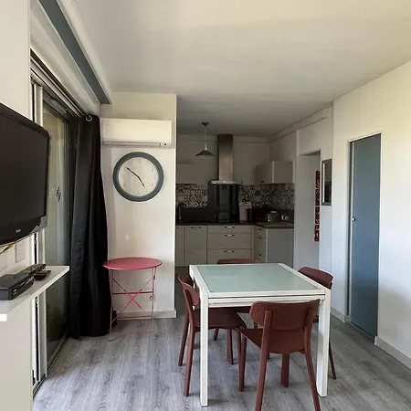 T3 Climatise, Terrasse, Parking, Proche Et Commerces - Fr-1-799-24 *